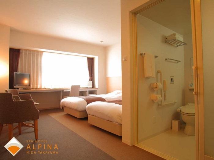 スパホテルアルピナ飛騨高山のユニバーサルツイン　バスルームの入り口