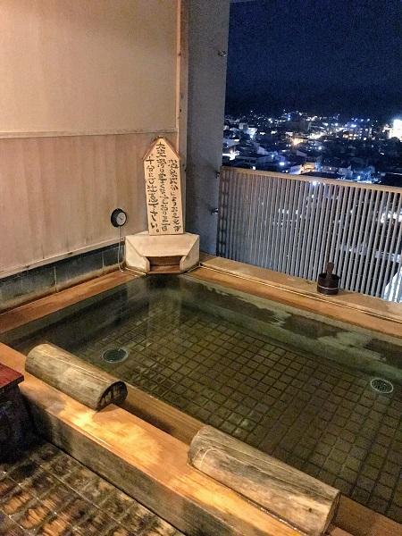 ホテル高山桜庵の貸切風呂　注意書きの立て札