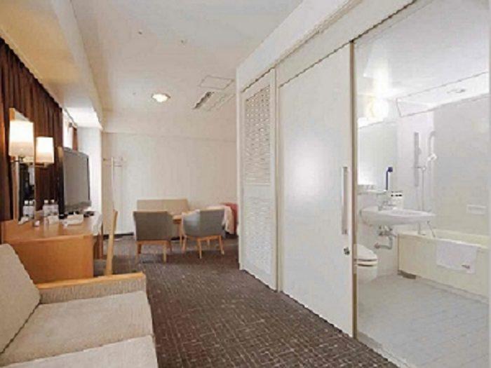 東京ベイ有明ワシントンホテルのユニバーサルルーム（バスルーム入り口）