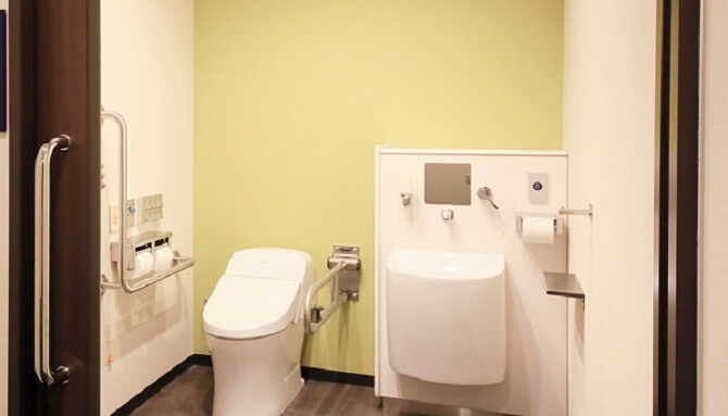 【クインテッサホテル大阪ベイ】コーナースイートツイン（２名・80平米）トイレ