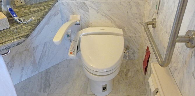 【オリエンタルホテル 沖縄リゾート＆スパ】のユニバーサルルームのトイレ