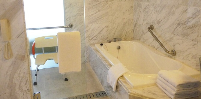 【オリエンタルホテル 沖縄リゾート＆スパ】のユニバーサルルームのバスルーム