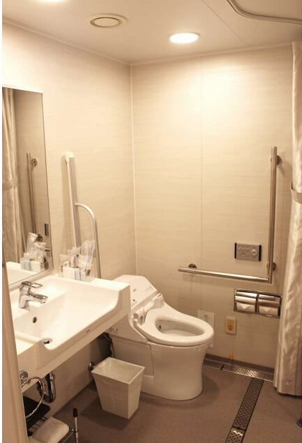 【JR九州ホテル ブラッサム那覇】ユニバーサルツイン（定員２名・２６平米）のトイレ