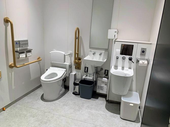 分身ロボットカフェ『DAWN』の多目的トイレ