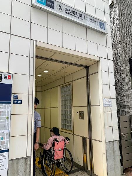 小伝馬町駅の中目黒方面改札へのエレベーター