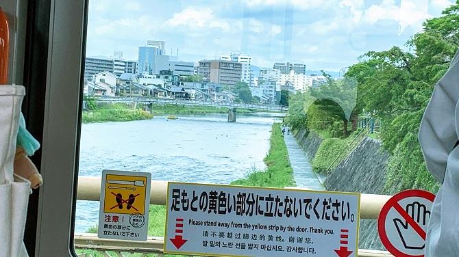 京都・三十三間堂行きのバスから見える景色「鴨川」