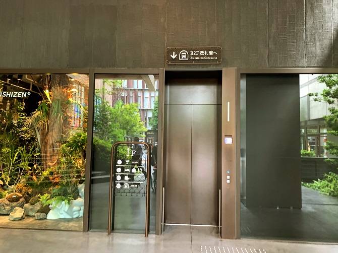 地下鉄「烏丸御池駅」エレベーター