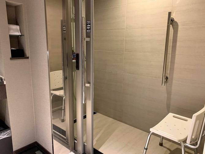 強羅【佳ら久】西棟・露天風呂付 ユニバーサルルーム（最大３名・44平米）のシャワールーム