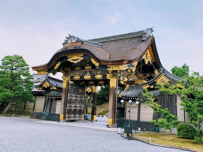 車椅子で京都「二条城」唐門