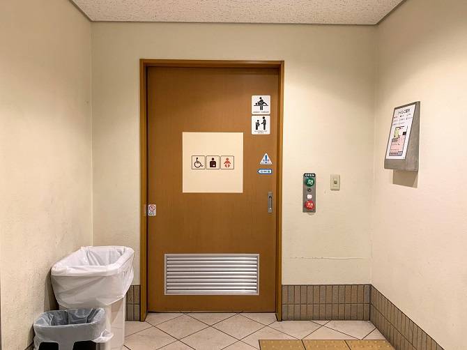 箱根湯本駅の多機能トイレ（女子トイレ）