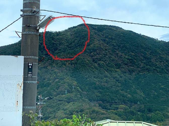 箱根登山電車　窓から見える明星ヶ岳大文字焼きの「大」の字