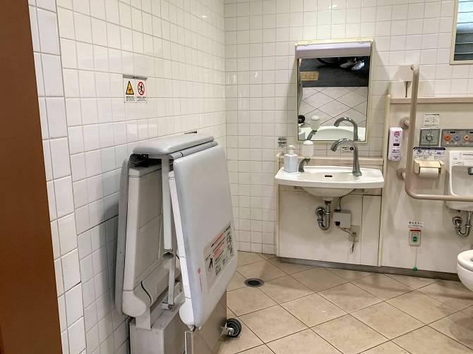 箱根登山鉄道　強羅駅の多機能トイレの中の様子