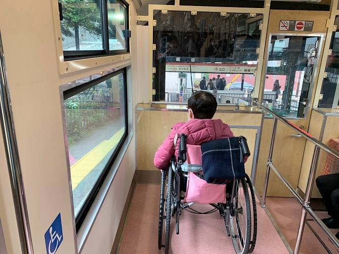 箱根登山鉄道　ケーブルカーの車椅子スペース