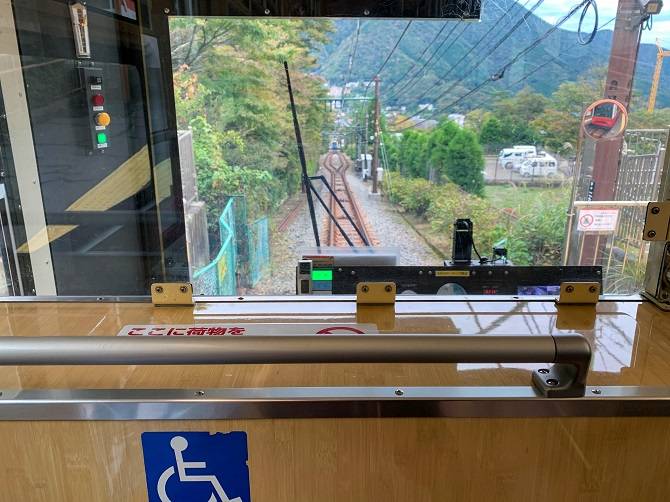 箱根登山鉄道　ケーブルカーの車椅子スペースからの前面展望