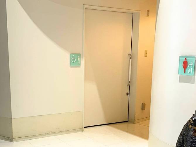 五稜郭タワーの多目的トイレのドア