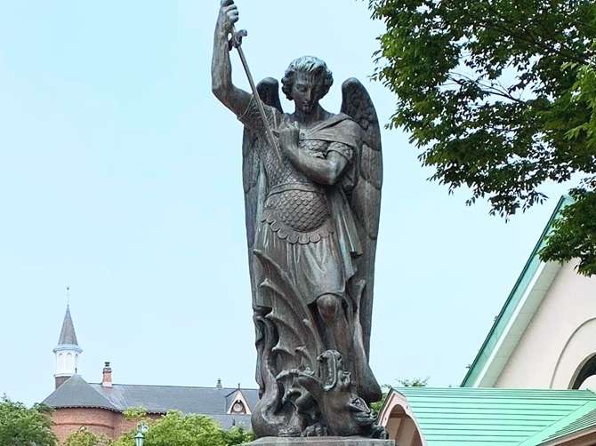 函館【トラピスチヌ修道院】聖ミカエル像